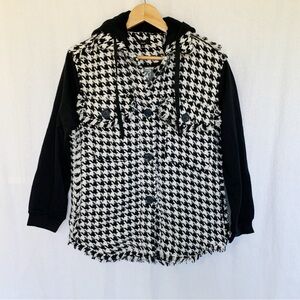 Fate // NWT black, white houndstooth tweed hooded jacket size small my1